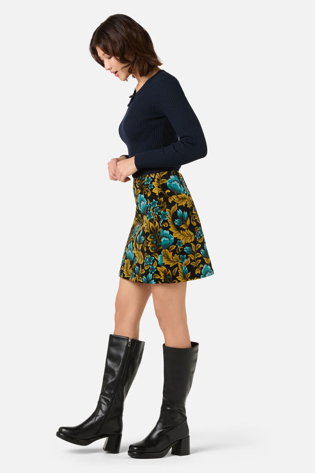 Azura Velvet Mini Skirt - Image 3