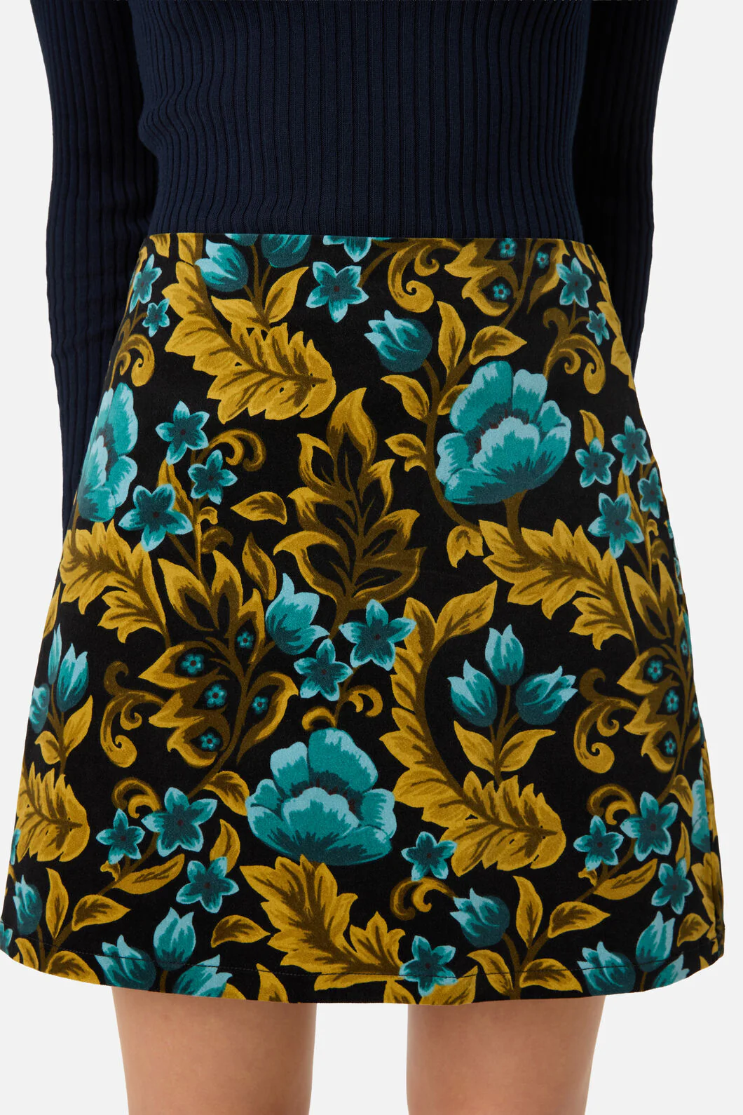 Azura Velvet Mini Skirt - Image 5