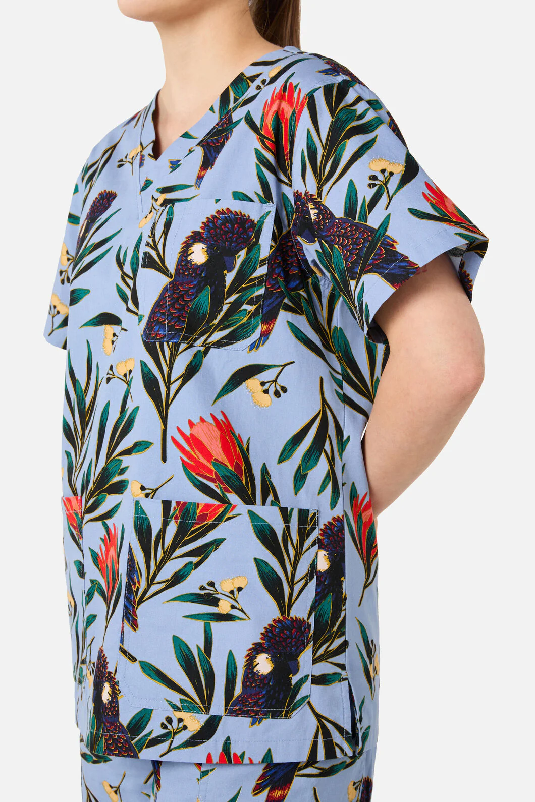 Cockatoo & Protea scrub set - Image 5
