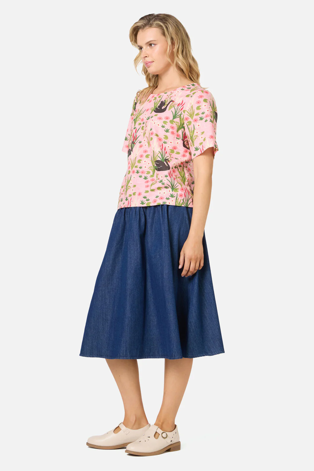 Pretty Swan Short Sleeve Top - Image 3