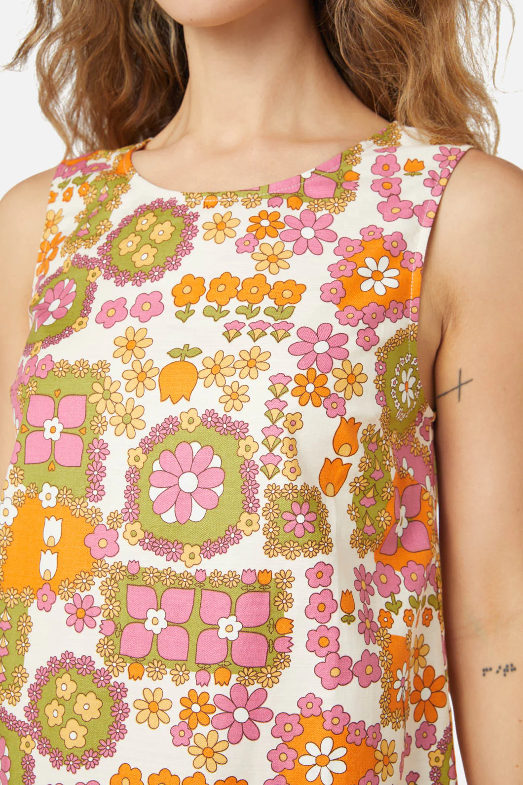 Sunny Retro Shift Dress - Image 10