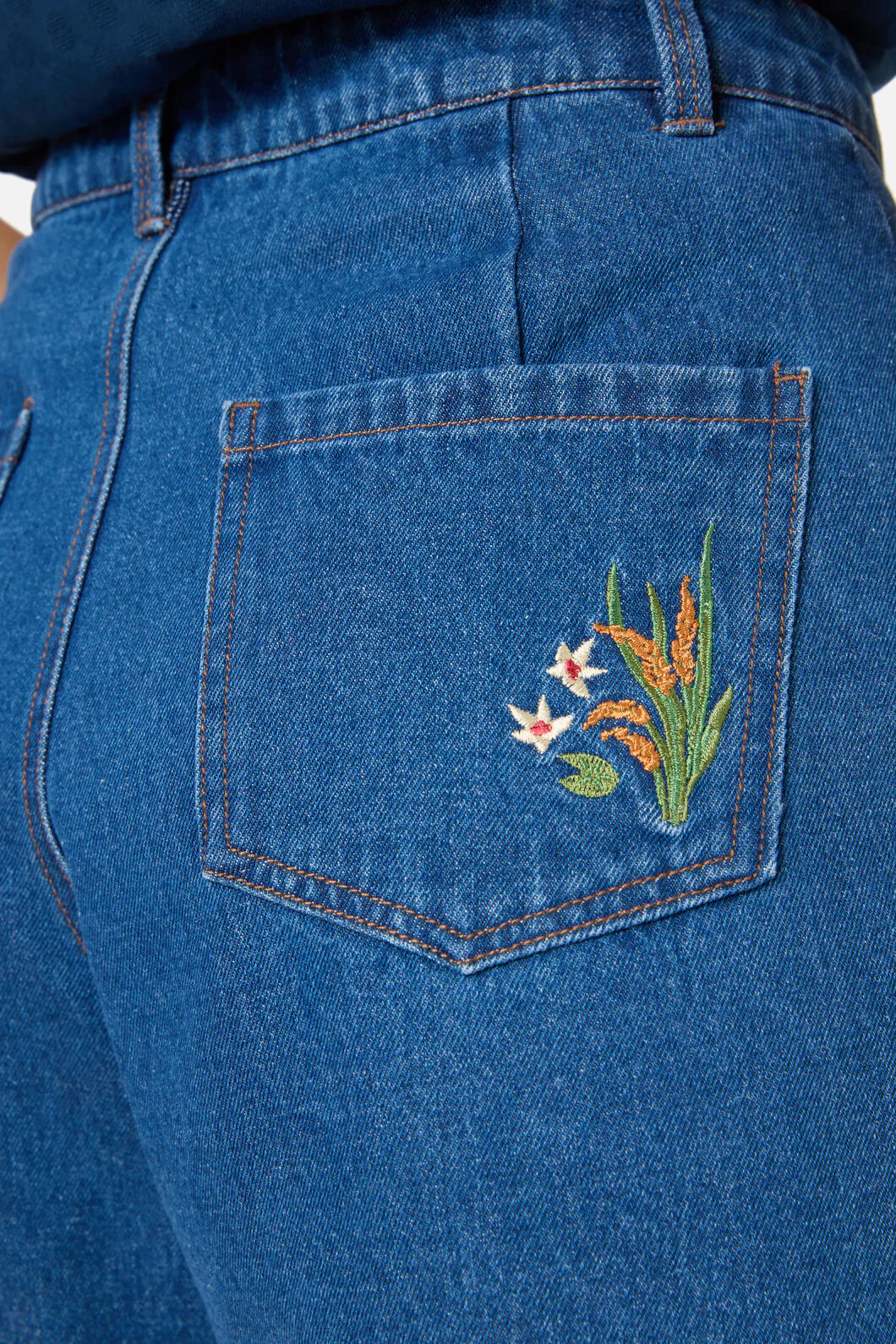 Swan Embroidered Denim Short - Image 8